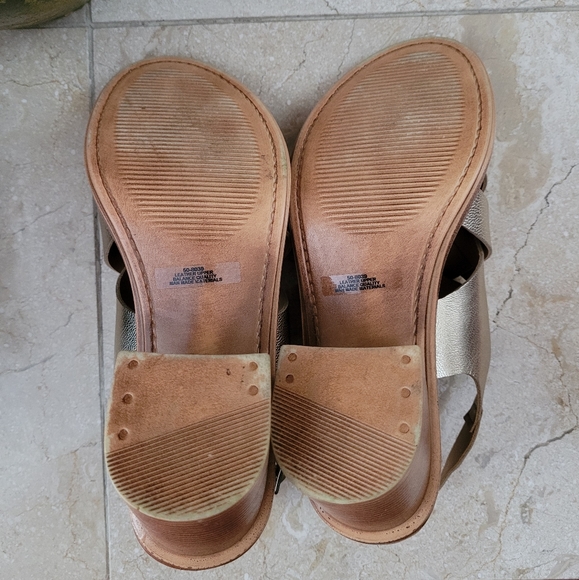 Bella Vita Sandals - Picture 4 of 10